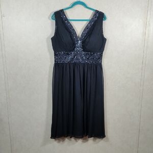 03138  R & M Richards black v-neck cocktail dress 14 NEW